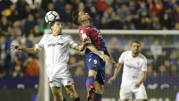 Navas salta con Roger.