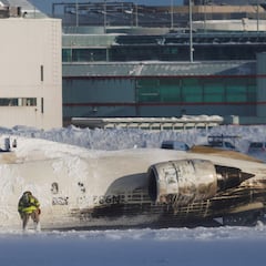 Delta Airlines Flight 4819 plane crash in Toronto: aircraft model, years in service, safety record, flight and accident history