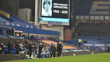 Maradona, Jame.s y Bielsa en TV&hellip; m&aacute;s que un minuto de silencio