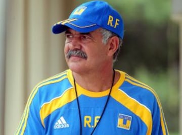 Con Tigres ganó la Copa en el C2014 y el Apertura 2011.