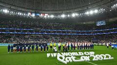 Asientos vacíos en las gradas de Al Thumama para el Francia-Polonia