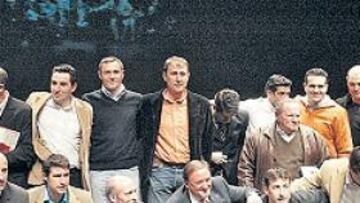 <b>FOTO DE GRUPO. </b>Los héroes coperos del Numancia se volvieron a reunir diez años después para revivir su gesta.