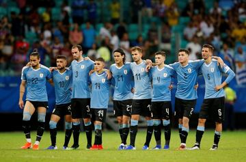 Los jugadores de Uruguay durante la tanda de penaltis.