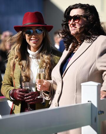 El Aintree Grand National es una competición ecuestre siendo la carrera de obstáculos más importante de las que se celebran en el Reino Unido. El Aintree Grand National es una competición ecuestre, la carrera de obstáculos más importante de las que se celebran en el Reino Unido. Se realiza en el hipódromo de Aintree en la ciudad de Liverpool.

