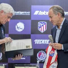 Simeone, Koke y Clemente firmaron en el libro de visitas de San Luis de Potosí