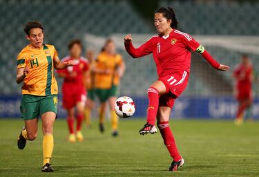 La exjugadora china es la que más partidos ha jugado con su selección: un total de 219. Debutó en 1997 y se retiró tras un partido contra Corea del Norte en febrero de 2014. Durante su trayectoria, Pu Wei disputó tres Mundiales, siendo el de 199 su mejor participación, ya que quedó subcampeona, y tres Juegos Olímpico, en los que su mejor participación fue Pekín 2008, ya que llegó a Cuartos de Final.