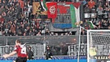 <b>EL ASPECTO HABITUAL.</b> El estadio Armando Picchi de Livorno tiene capacidad para 18.000 espectadores: aquí, en un encuentro reciente con las gradas repletas de público.