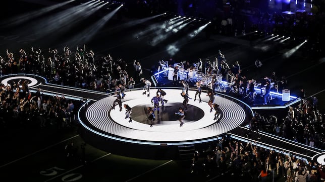 Faster than you might think: This is how long it takes to set up the Super Bowl Halftime show set