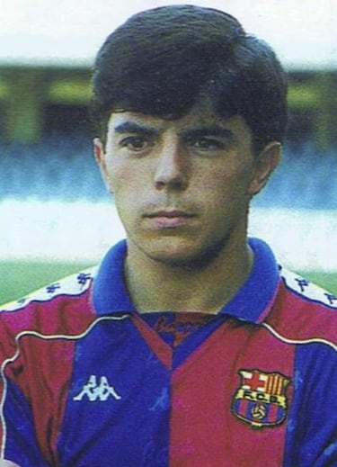 En 1991 comienza en las categorías inferiores del Barcelona y en 1994 debuta en el primer equipo, tan solo jugó tres partidos en primera antes de regresar al filial.
