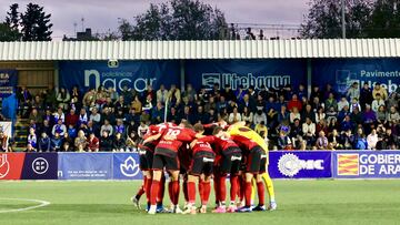 Arenga de los jugadores del Mirandés antes de iniciar el partido de Copa en Utebo.