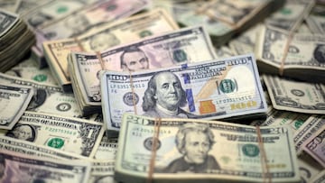 El dólar inicia la semana con retrocesos. ¿A cuánto está la moneda estadounidense hoy, 4 de abril? Así el tipo de cambio en México, Honduras y más.