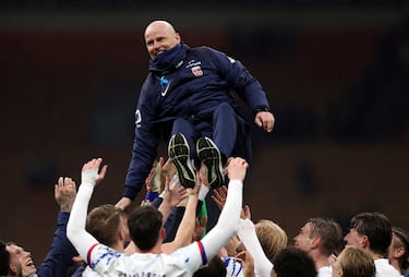 Noruega, con Haaland maracando16 goles en 8 partidos, celebró su clasificación para la Copa del Mundo de 2026 en San Siro, 28 años después de la última vez.