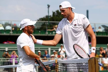 Djokovic barre a Pavlasek y Del Potro cae y sale de su camino