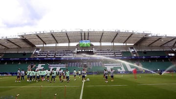 EPA3417. TALLINN (ESTONIA), 14/08/2018.- Los jugadores del Atlético de Madrid participan en una sesión de entrenamiento de equipo en el estadio Lillekula , en Tallin (Estonia), hoy, 14 de agosto de 2018. El Atlético de Madrid se enfre