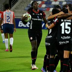 América vence a Junior y lidera con puntaje perfecto