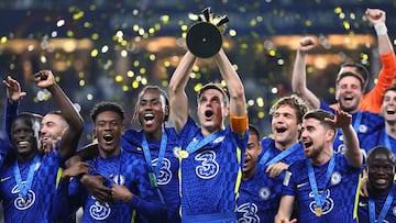 ABU DHABI, UNITED ARAB EMIRATES - FEBRUARY 12: Cesar Azpilicueta of Chelsea lifts the trophy after the FIFA Club World Cup UAE 2021 Final match between Chelsea v Palmeiras at Mohammed Bin Zayed Stadium on February 12, 2022 in Abu Dhabi, United Arab Emir