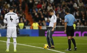 Real Madrid-Valladolid. Saque de honor del nuevo campeón del mundial de ajedrez Magnus Carlsen.