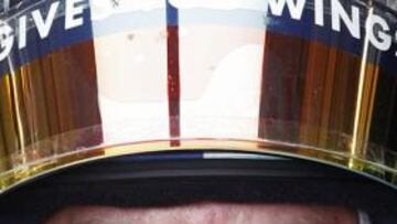 Sebastian Vettel (Red Bull) ha logrado la 'pole' y saldrá desde la primera posición de la parrilla en el Gran Premio de Gran Bretaña que se disputa mañana en el circuito de Silverstone