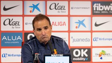 PALMA DE MALLORCA, 22/11/2024.- El entrenador del RCD Mallorca, Jagoba Arrasate, ofrece una rueda de prensa este viernes en Palma de Mallorca en la víspera del partido de LaLiga contra la UD Las Palmas. EFE/ Cati Cladera