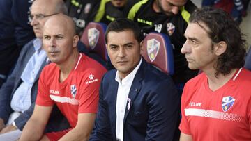 Francisco en el banquillo del Huesca.