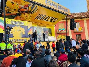 Zipaquirá recibe al campeón del Tour de Francia, Egan Bernal. Estas son algunas de las imágenes que se lleva a cabo en la Plaza de Los Comuneros. 