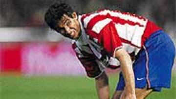 <b>ÚLTIMA ACCIÓN</B>. Albertini se prepara para lanzar un golpe franco.