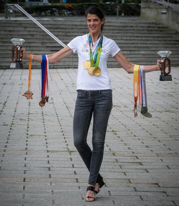 Ruth deja de brincar en la cúspide de su carrera, con 38 años, quién lo diría, y un palmarés envidiable (15 medallas en grandes campeonatos) que le convierten en la mejor atleta española de todos los tiempos, un ejemplo para deportistas, para todos en gen