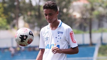 El hijo de Ronaldinho escondió su identidad en una prueba con el Cruzeiro