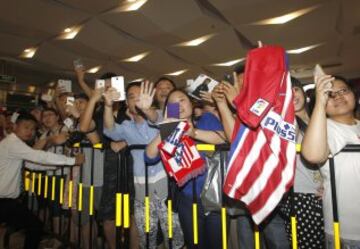 El equipo fue recibido por numerosos aficionados.