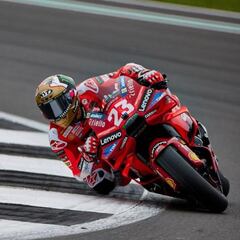 ¿Qué pilotos han logrado el doblete en sprint y carrera en MotoGP?