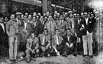 Los integrantes de la expedición a América del Racing de Madrid, en su salida hacia Santander, punto inicial de su odisea. 