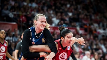 Merritt Hempe (Valencia) y Serena Geldof (Zaragoza) luchan por la posición en la zona.