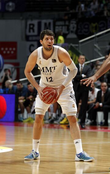 Formado en la cantera del Real Madrid, en el verano de 2019 sorprendió a todos al plantar a la NBA para fichar por el Barça. Se comprometió por tres temporadas (con una opcional), aunque este año ha renovado hasta 2025. Con el equipo azulgrana aún no se h