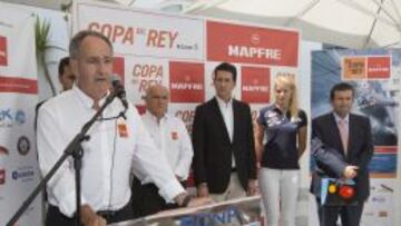 Autoridades en la presentación de la Copa del Rey de Vela