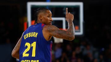 BARCELONA, 12/12/2025.- El alero norteamericano del Barcelona Will Clyburn celebra un triple durante el partido de la jornada 15 de la EuroLiga que Barcelona y Olympiacos BC disputan hoy viernes en el Palau Blaugrana. EFE/Quique García