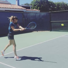 Sharapova vuelve a entrenarse tras su lesión... y su positivo
