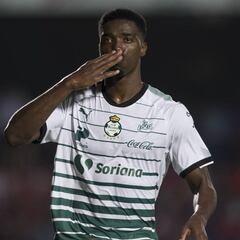Djaniny Tavares, contra la maldición del campeón de goleo