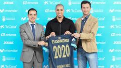 Elisandro posa tras firmar su renovaci&oacute;n con el Movistar Inter hasta 2020.