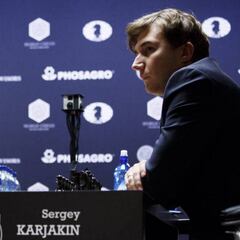 Carlsen vuelve a perder y se complica la defensa del título