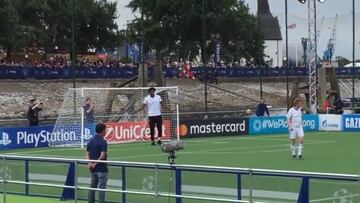 Surrealista es poco: ?gol de Suker a un arquero NBA!