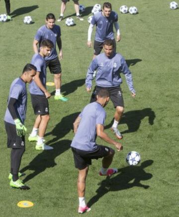 Risas y buen rollo en el entrenamiento del Real Madrid