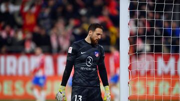 Atletico Madrid's Slovenian goalkeeper #13 Jan Oblak reacts during the Spanish league football match between Girona FC and Club Atletico de Madrid  at the Montilivi stadium in Girona on January 3, 2024. (Photo by Pau BARRENA / AFP)