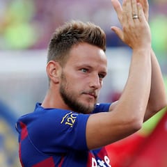 Nueve centrocampistas son demasiados hasta en el Barça