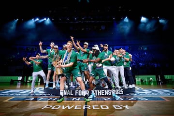 El Unicaja de M¨¢laga, campe¨®n de la Basket Champions League tras ganar 67-83 al Galatasaray. Segundo a?o consecutivo que conquista el trofeo.