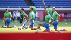 Dani Alves y Richarlison se entrenan con Brasil en Jap&oacute;n.