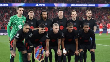 Alineación inicial del Barcelona ante el Benfica, en la ida de los octavos de final de la Champions, en Da Luz.