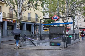 Una de las entradas a la estación de Marqués de Vadillo.