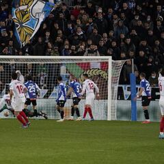 LaLiga denuncia cánticos contra la Policía en el Alavés-Sevilla