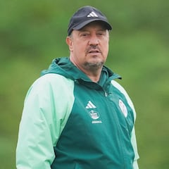 Benítez: “Las cinco sustituciones benefician a los equipos de arriba”