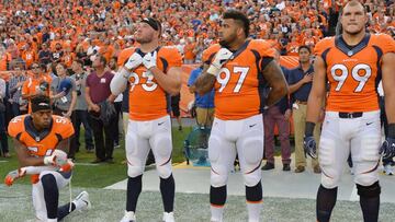 Brandon Marshall dejó muy clara su postura durante la interpretación del himno previo al partido entre Broncos y Panthers.